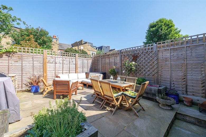 2 bedroom flat, Kingwood Road, London SW6 - Let Agreed
