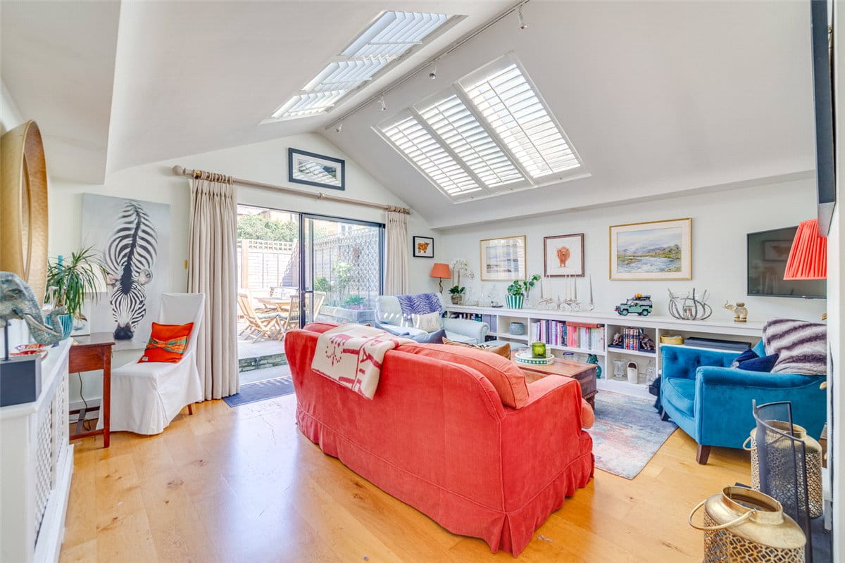 2 bedroom flat, Kingwood Road, London SW6 - Let Agreed