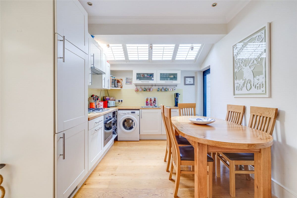 2 bedroom flat, Kingwood Road, London SW6 - Let Agreed