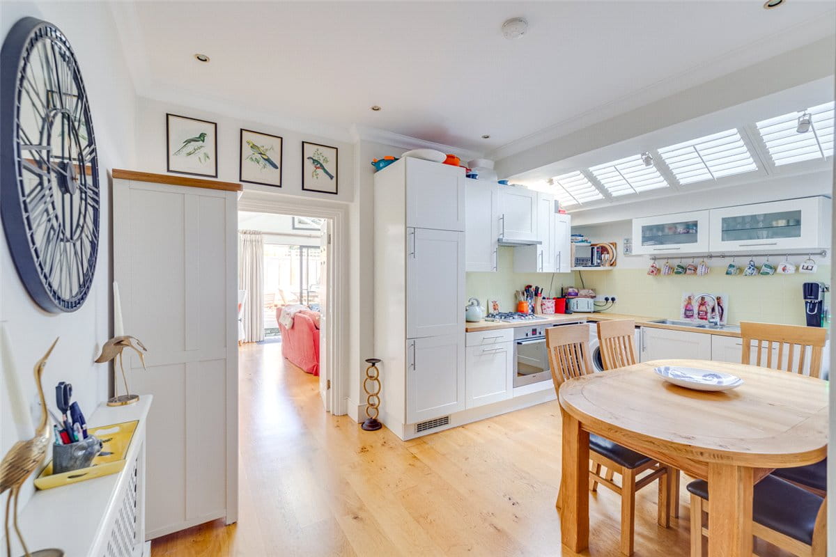 2 bedroom flat, Kingwood Road, London SW6 - Let Agreed