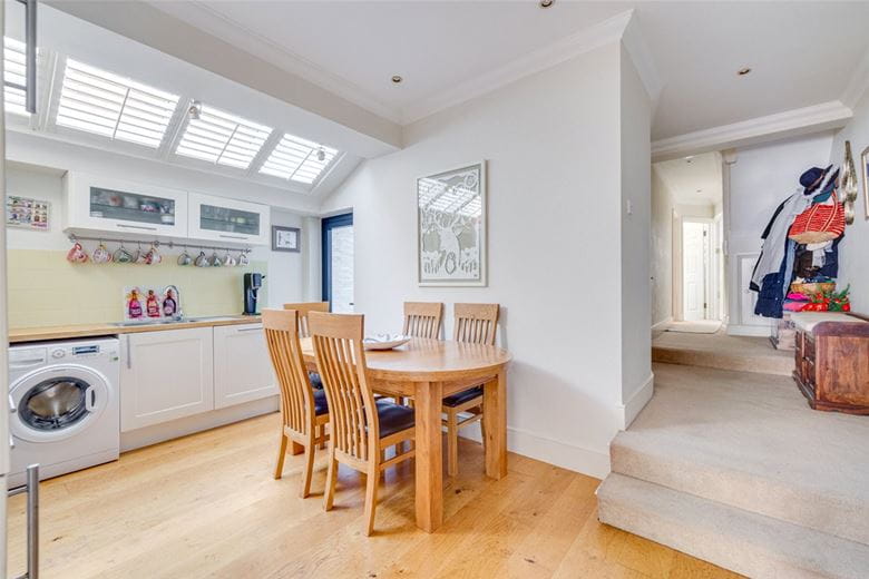 2 bedroom flat, Kingwood Road, London SW6 - Let Agreed