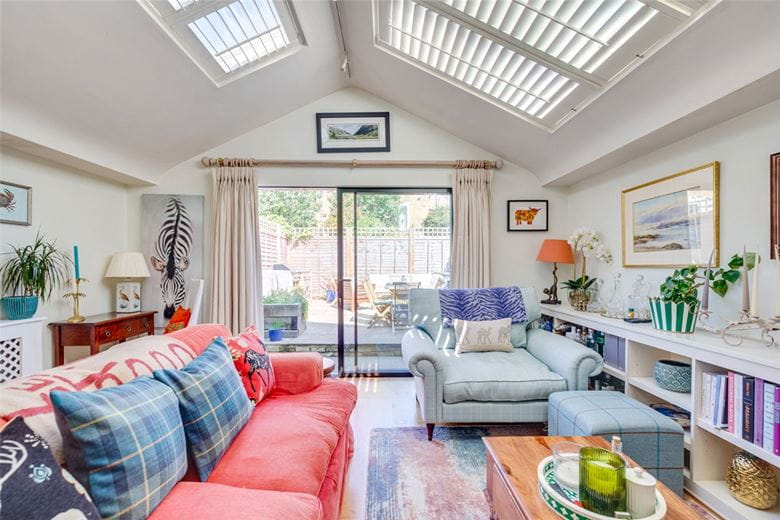 2 bedroom flat, Kingwood Road, London SW6 - Let Agreed