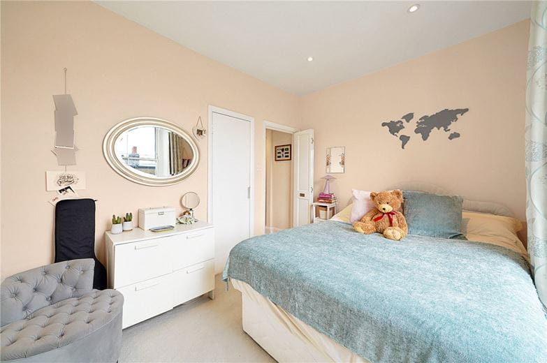 1 bedroom flat, Castletown Road, London W14 - Let Agreed