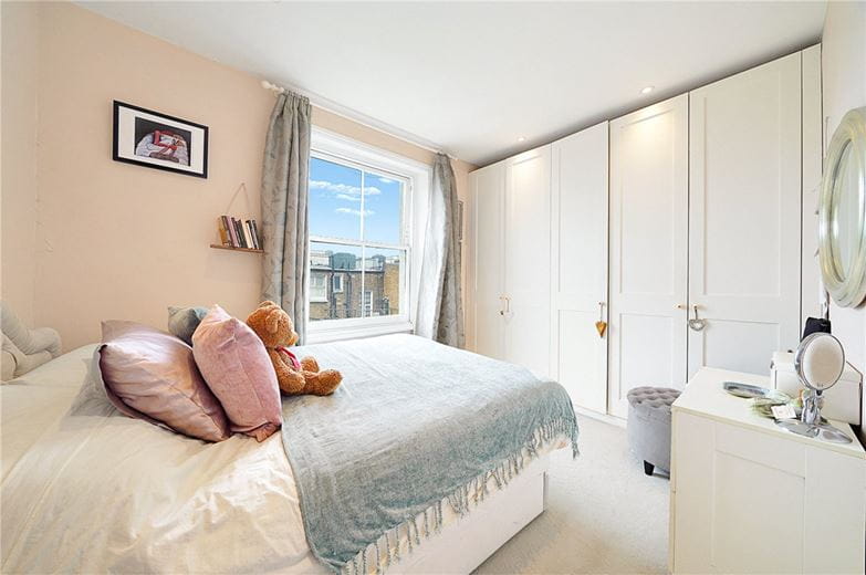 1 bedroom flat, Castletown Road, London W14 - Let Agreed