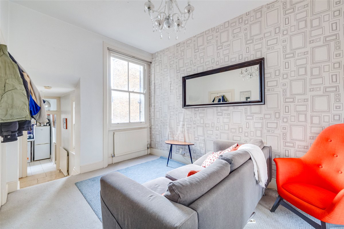 2 bedroom flat, Fulham Road, London SW6 - Available