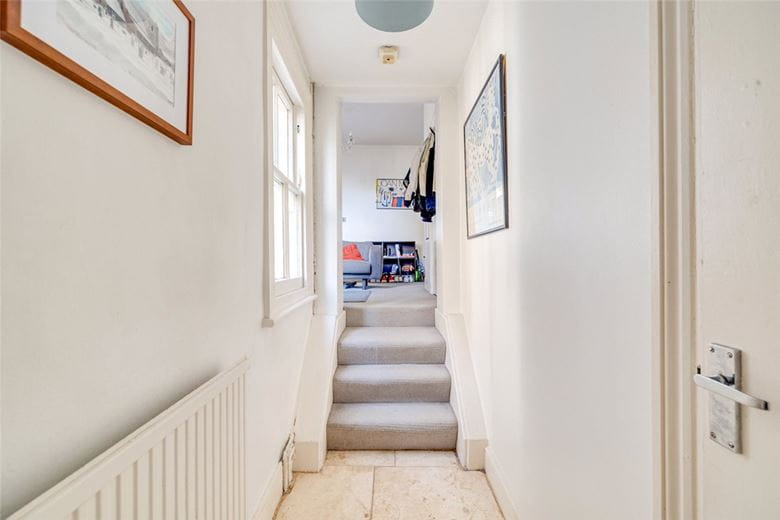2 bedroom flat, Fulham Road, London SW6 - Available