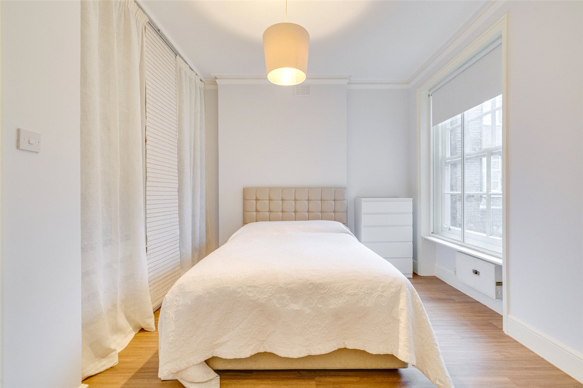 2 bedroom flat, Fulham Road, London SW10 - Let Agreed