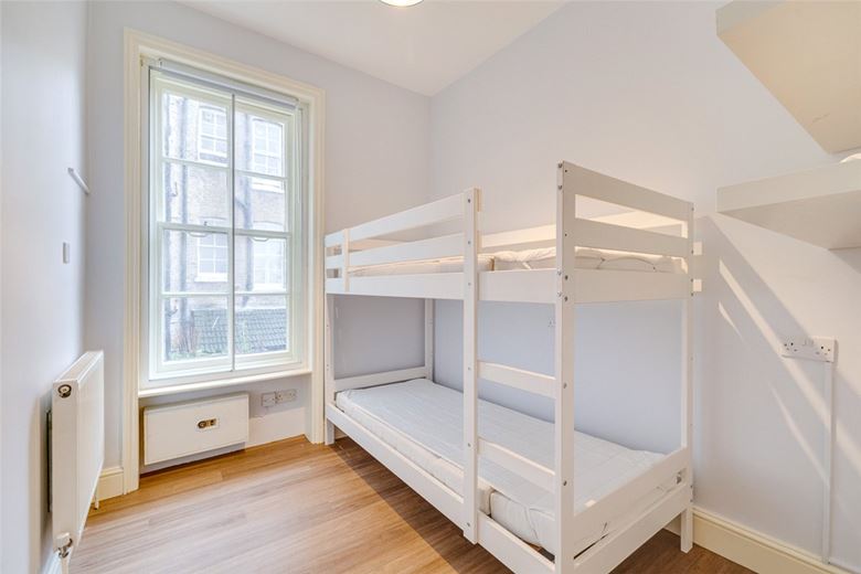 2 bedroom flat, Fulham Road, London SW10 - Let Agreed