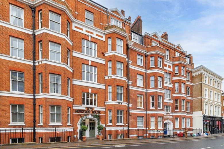 2 bedroom flat, Fulham Road, London SW10 - Let Agreed