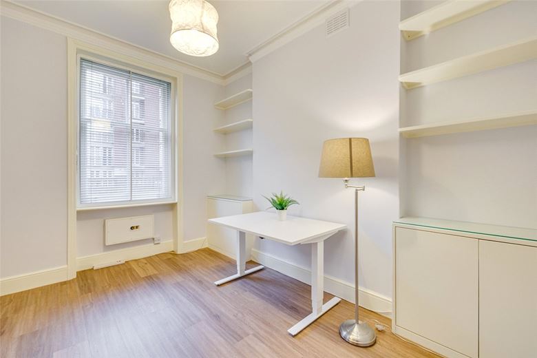 2 bedroom flat, Fulham Road, London SW10 - Let Agreed