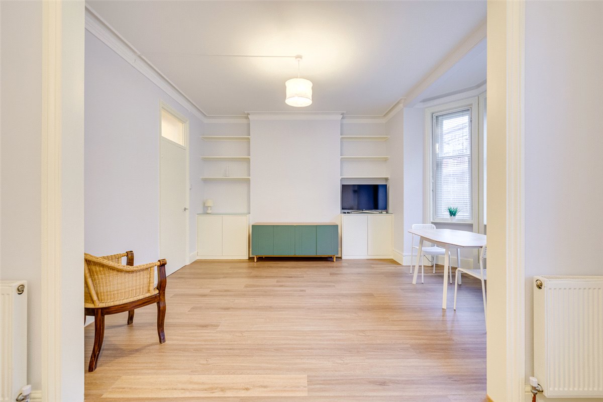 2 bedroom flat, Fulham Road, London SW10 - Let Agreed
