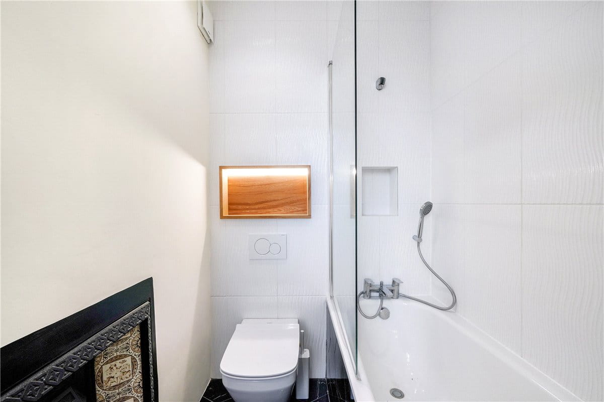 3 bedroom flat, Arundel Mansions, Kelvedon Road SW6 - Let Agreed