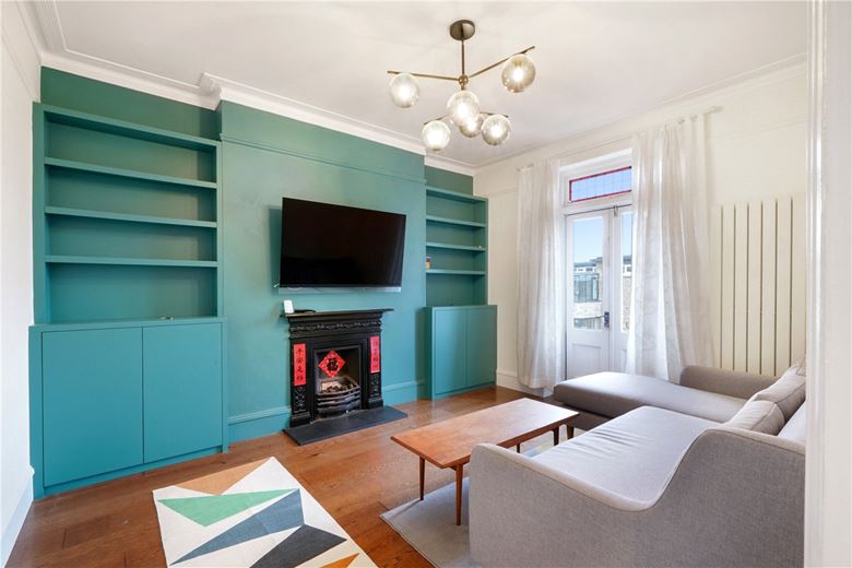 3 bedroom flat, Arundel Mansions, Kelvedon Road SW6 - Let Agreed