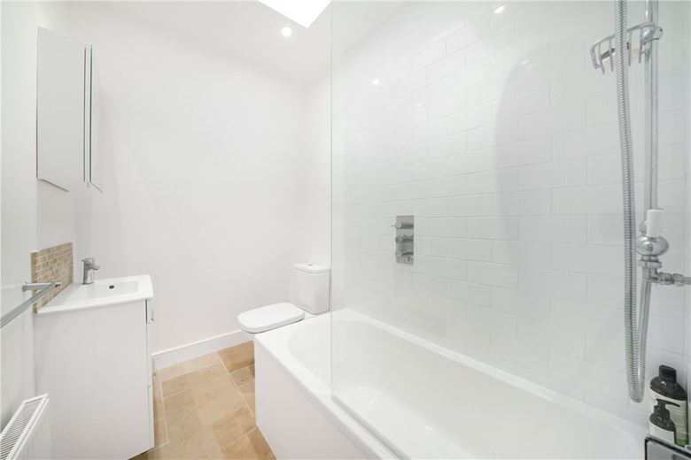 2 bedroom flat, Langthorne Street, London SW6