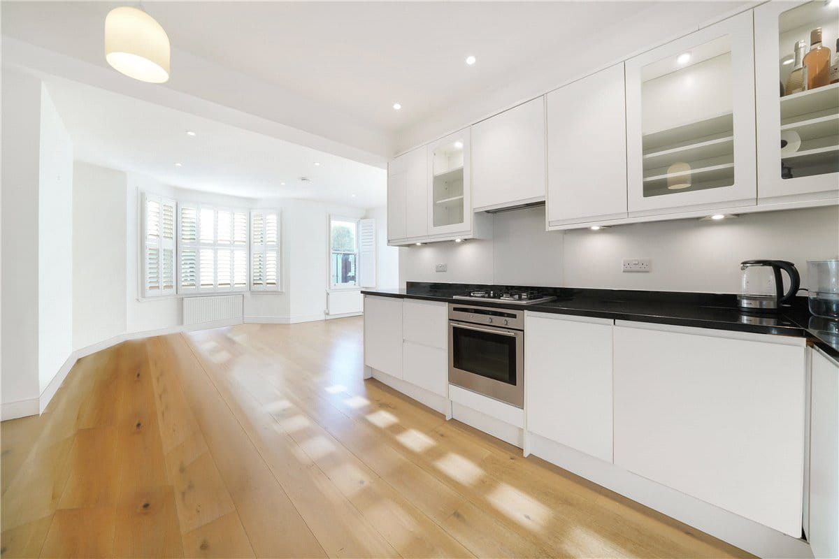 2 bedroom flat, Langthorne Street, London SW6