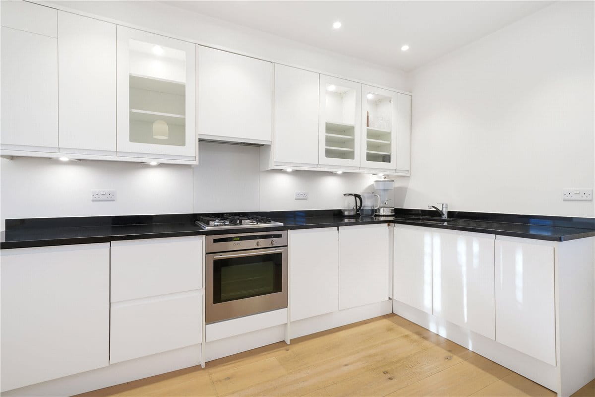2 bedroom flat, Langthorne Street, London SW6