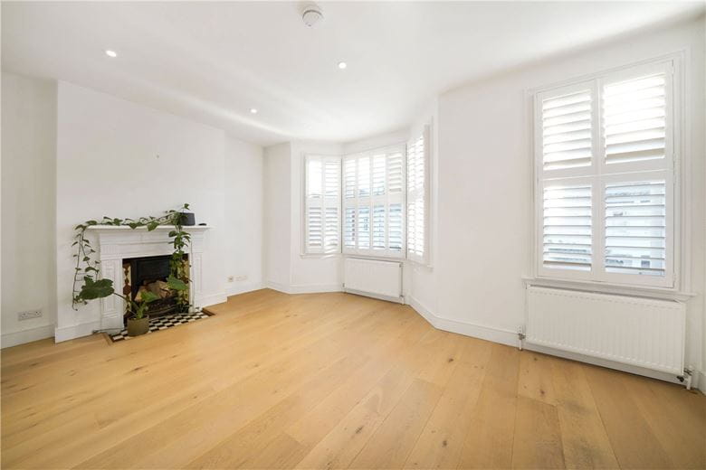 2 bedroom flat, Langthorne Street, London SW6 - Let Agreed