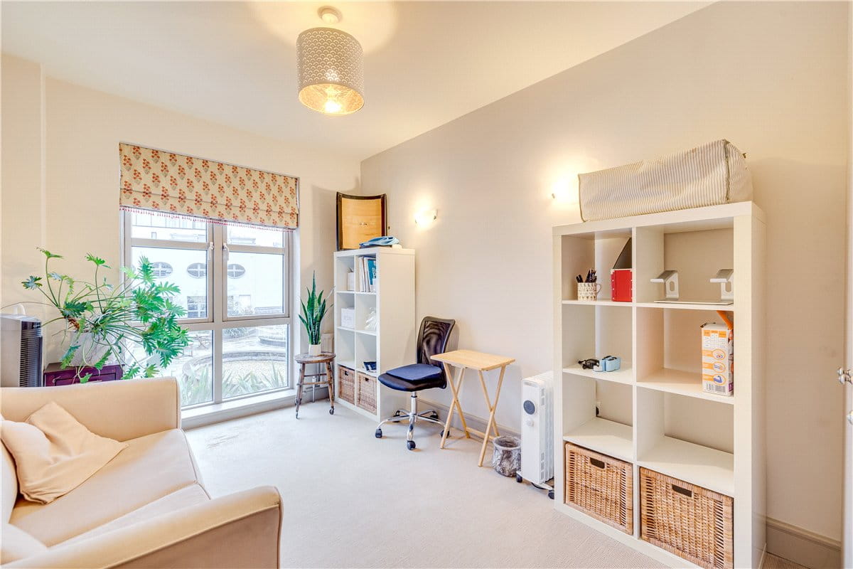 2 bedroom flat, Farm Lane, London SW6 - Let Agreed