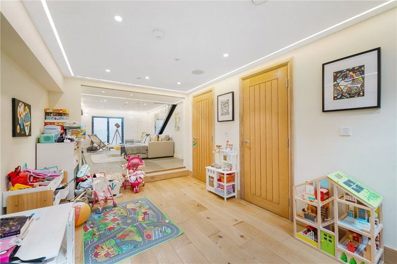 4 bedroom house, Kinnoul Road, London W6 - Let Agreed