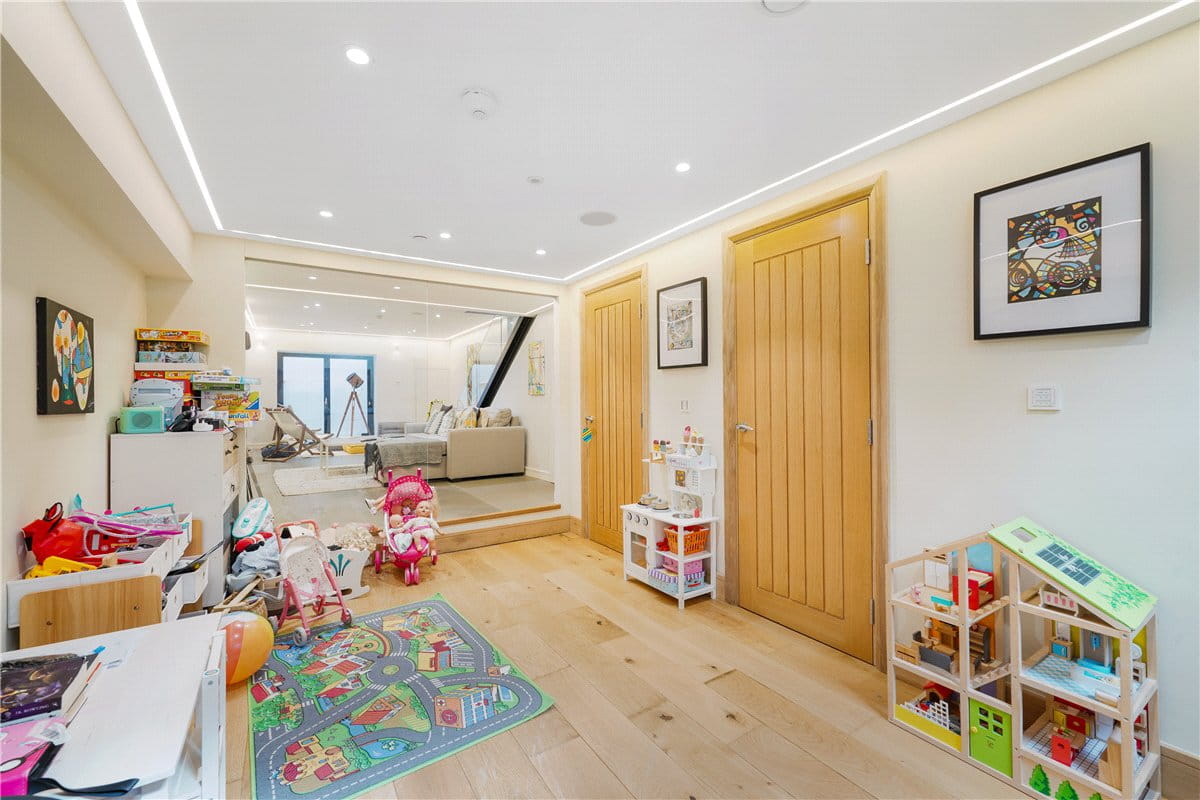 4 bedroom house, Kinnoul Road, London W6 - Let Agreed