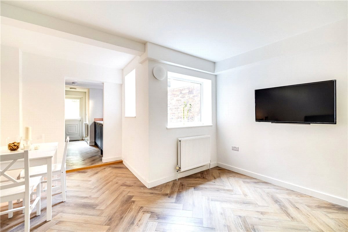 1 bedroom flat, Effie Road, London SW6 - Let Agreed