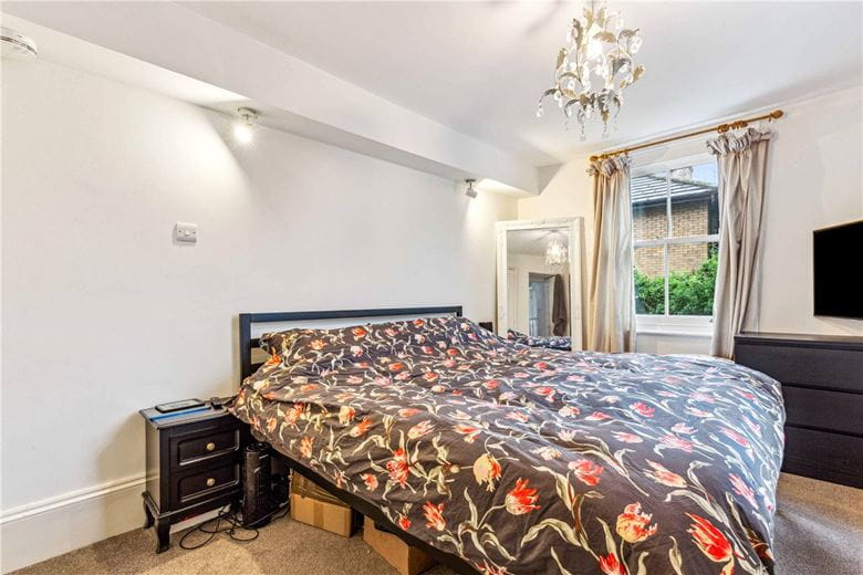 1 bedroom flat, Westcroft Square, London W6 - Available