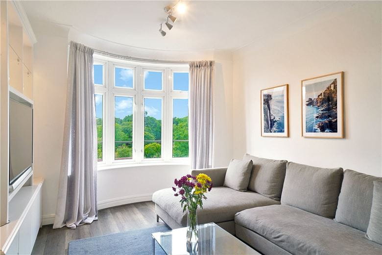 1 bedroom flat, Fulham High Street, London SW6 - Let Agreed