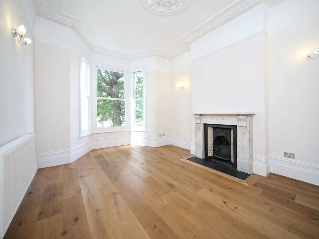 1 bedroom flat, Dorncliffe Road, London SW6 - Available