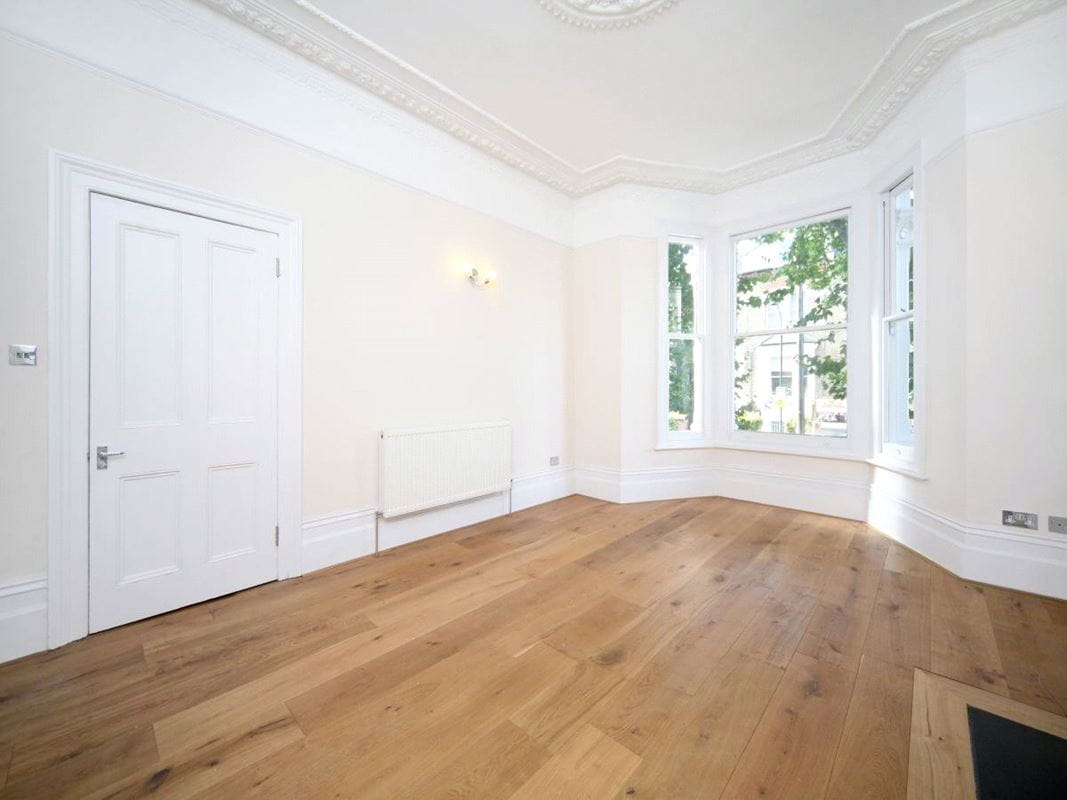 1 bedroom flat, Dorncliffe Road, London SW6 - Available