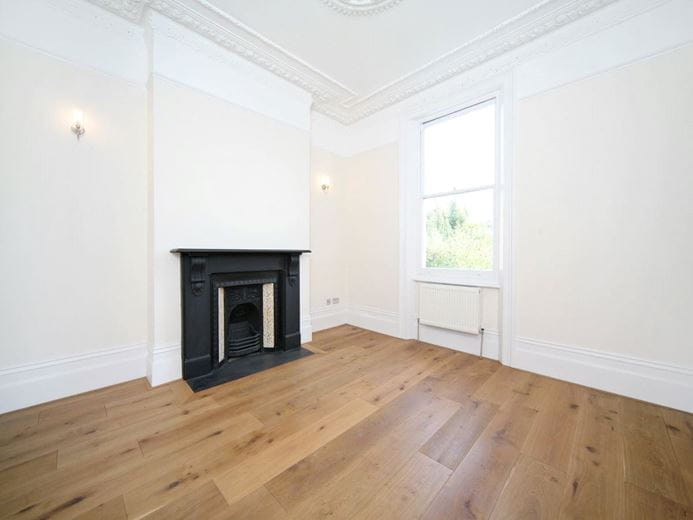 1 bedroom flat, Dorncliffe Road, London SW6 - Available