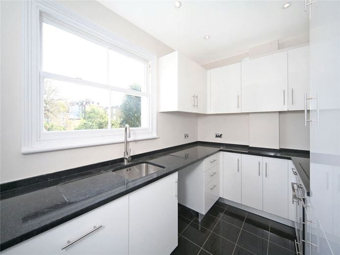 1 bedroom flat, Dorncliffe Road, London SW6 - Available