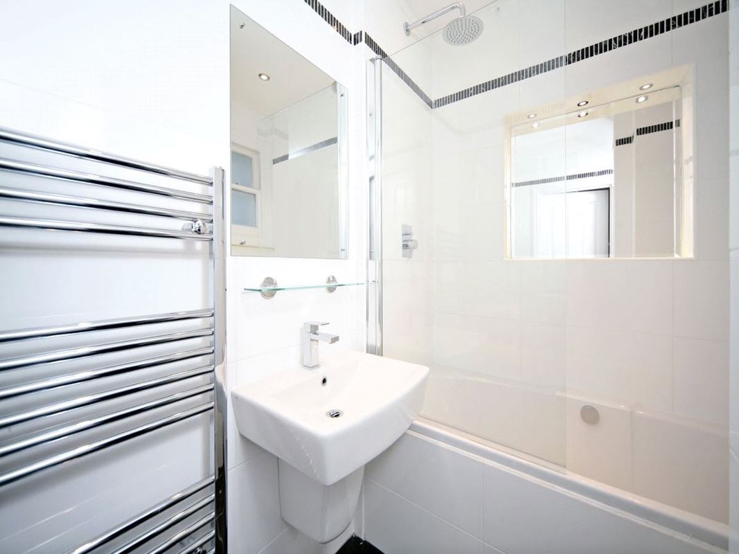 1 bedroom flat, Dorncliffe Road, London SW6 - Available