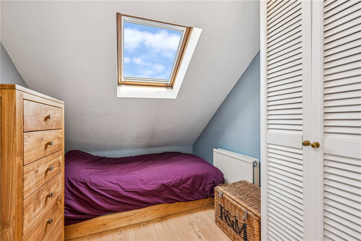 3 bedroom flat, Queensmill Road, London SW6 - Available
