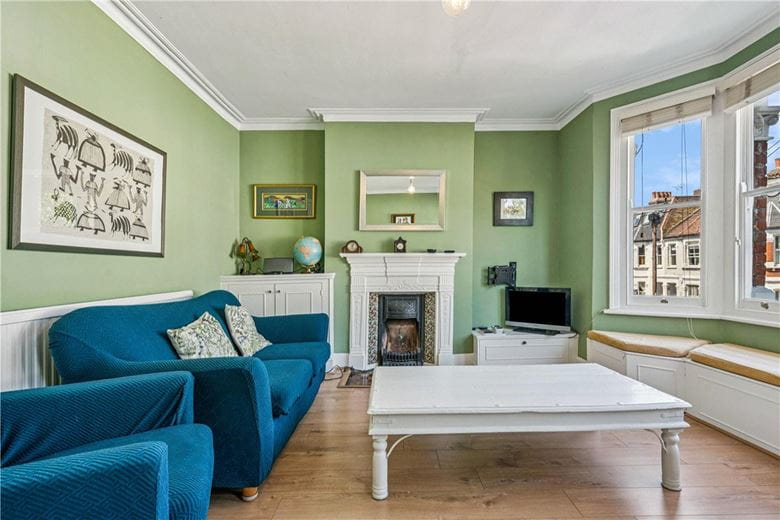 3 bedroom flat, Queensmill Road, London SW6 - Available