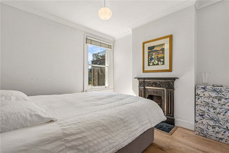 3 bedroom flat, Queensmill Road, London SW6 - Available