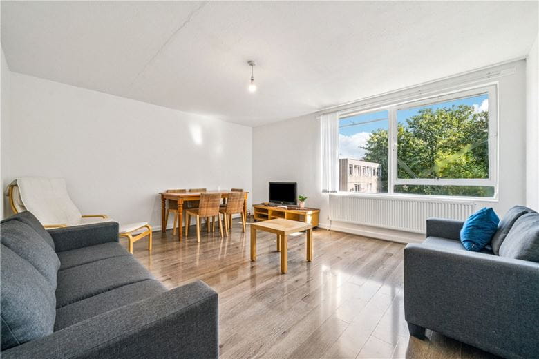 3 bedroom flat, Carlton Drive, London SW15 - Let Agreed