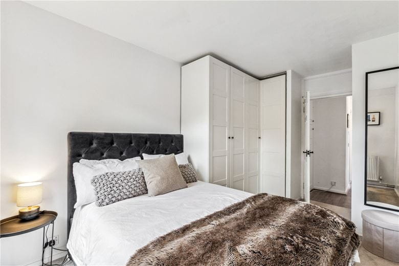 2 bedroom flat, Bell Drive, London SW18 - Available