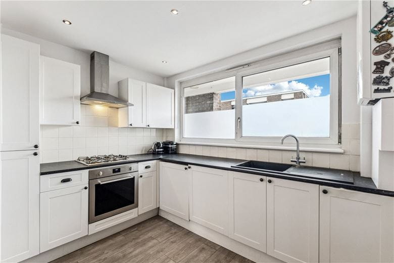 2 bedroom flat, Bell Drive, London SW18 - Available