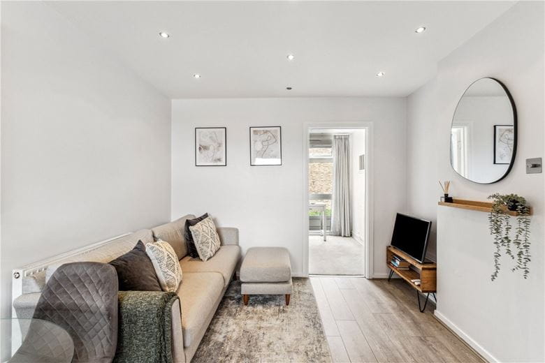 2 bedroom flat, Bell Drive, London SW18 - Available