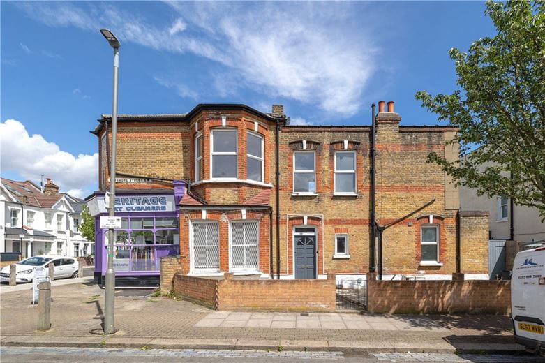 bedroom flat, Brookwood Road, London SW18 - Available