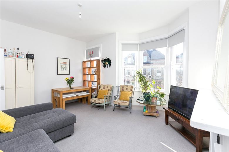 1 bedroom flat, Cromford Road, London SW18 - Let Agreed