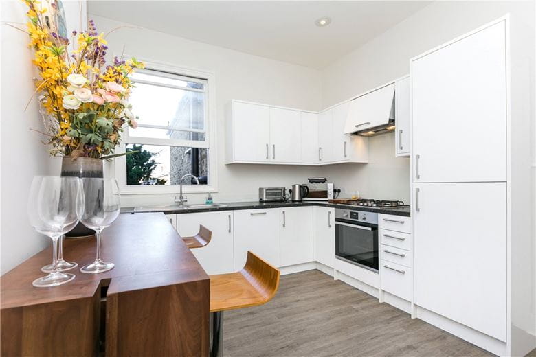 1 bedroom flat, Cromford Road, London SW18 - Let Agreed