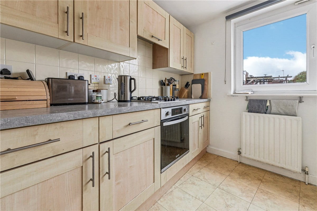 2 bedroom flat, Victoria Drive, London SW19 - Available