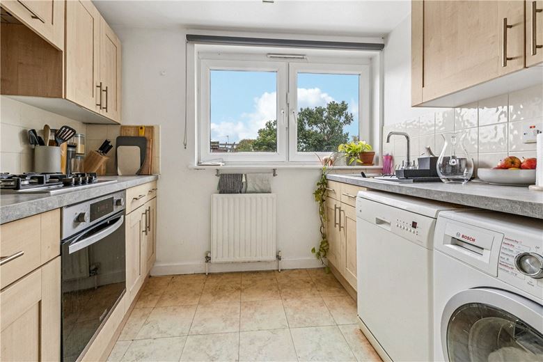 2 bedroom flat, Victoria Drive, London SW19 - Available