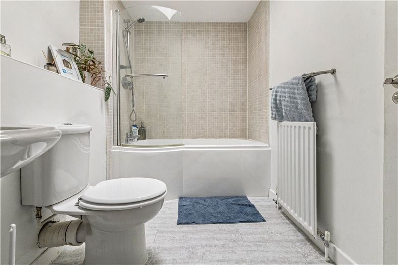 2 bedroom flat, Victoria Drive, London SW19 - Available