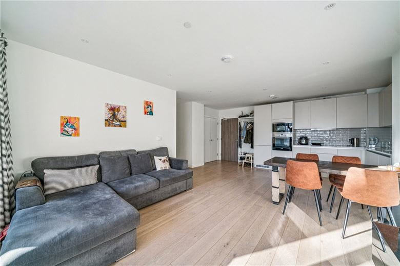 2 bedroom flat, Beatrice Place, London SW19 - Available