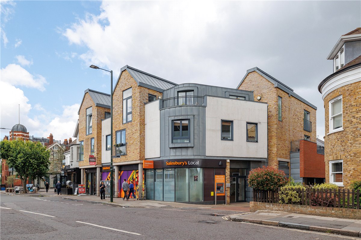 2 bedroom flat, White Hart Lane, London SW13 - Available