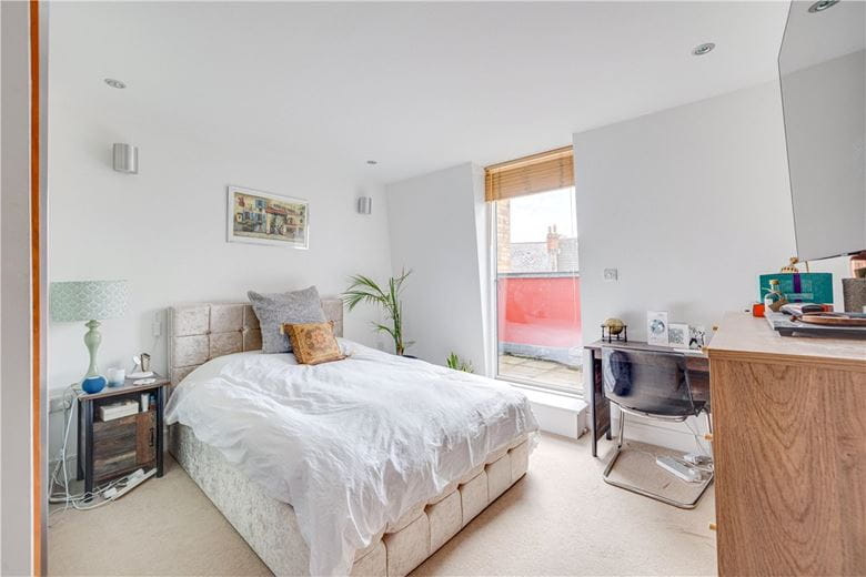 2 bedroom flat, White Hart Lane, London SW13 - Available