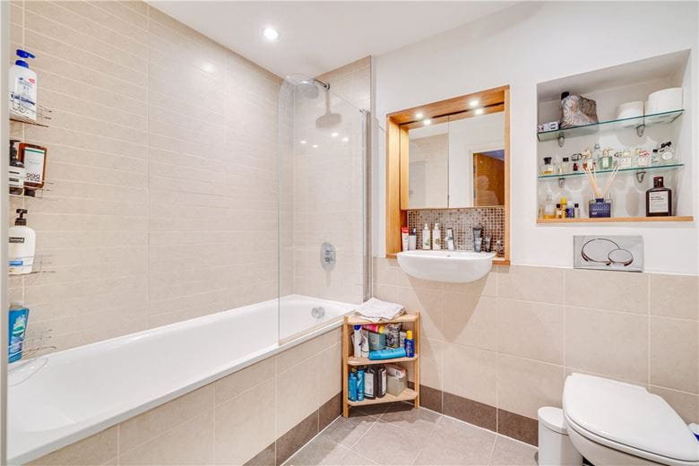 2 bedroom flat, White Hart Lane, London SW13 - Available