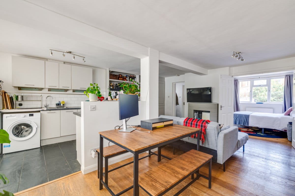 1 bedroom flat, Railway Side, London SW13 - Available